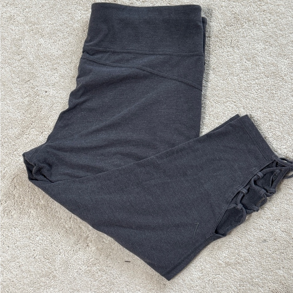 Stylish Dark Gray woman’s capris Leggings.